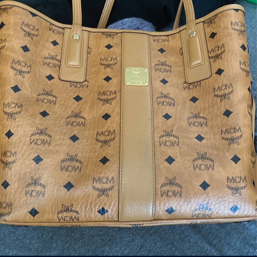 MCM Medium Reversible Liz Shopper